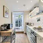 Clapham Oasis: 1 Bedroom, Sauna, Garden Retreat