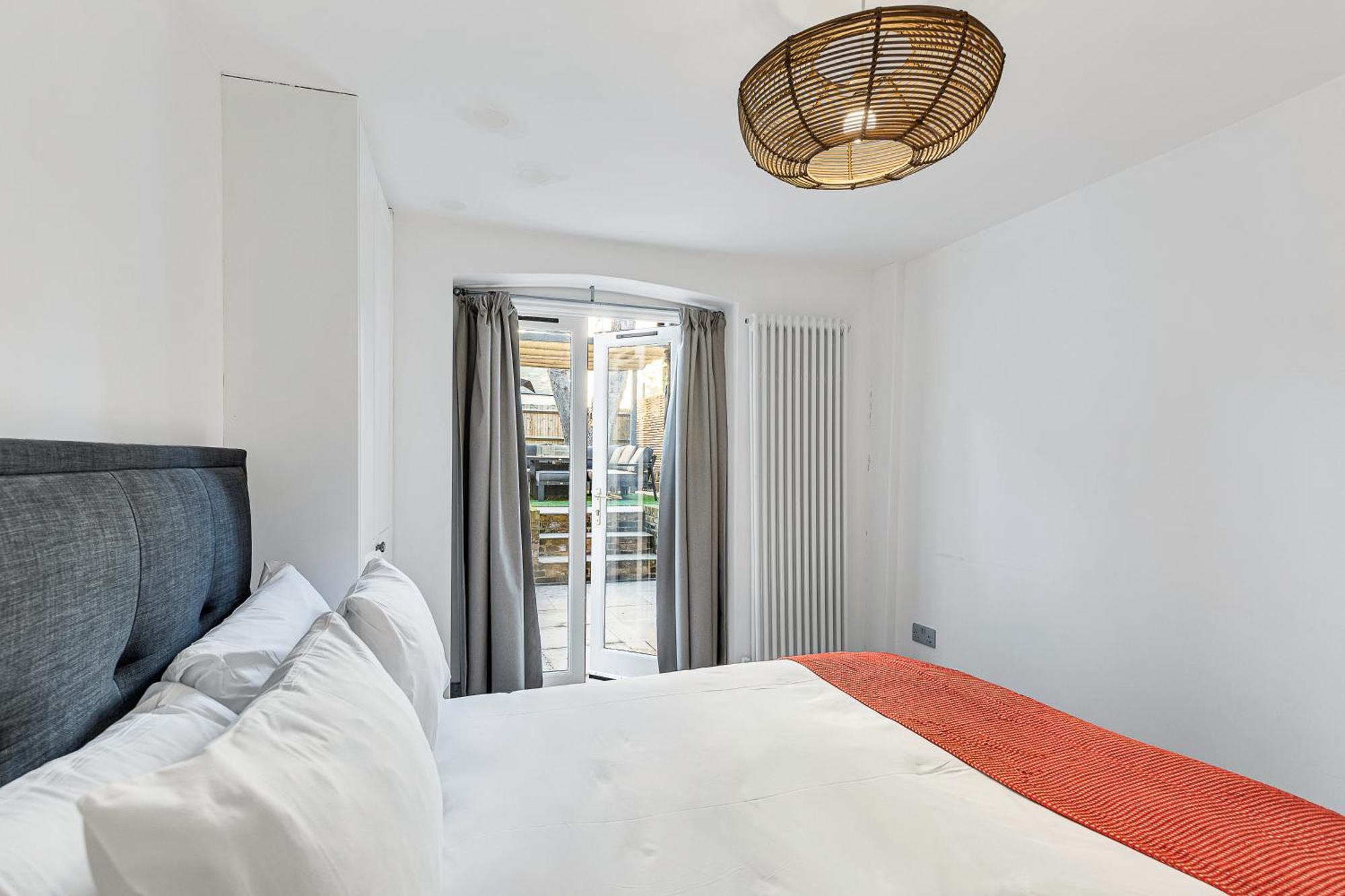 Clapham Oasis: 1 Bedroom, Sauna, Garden Retreat Londra