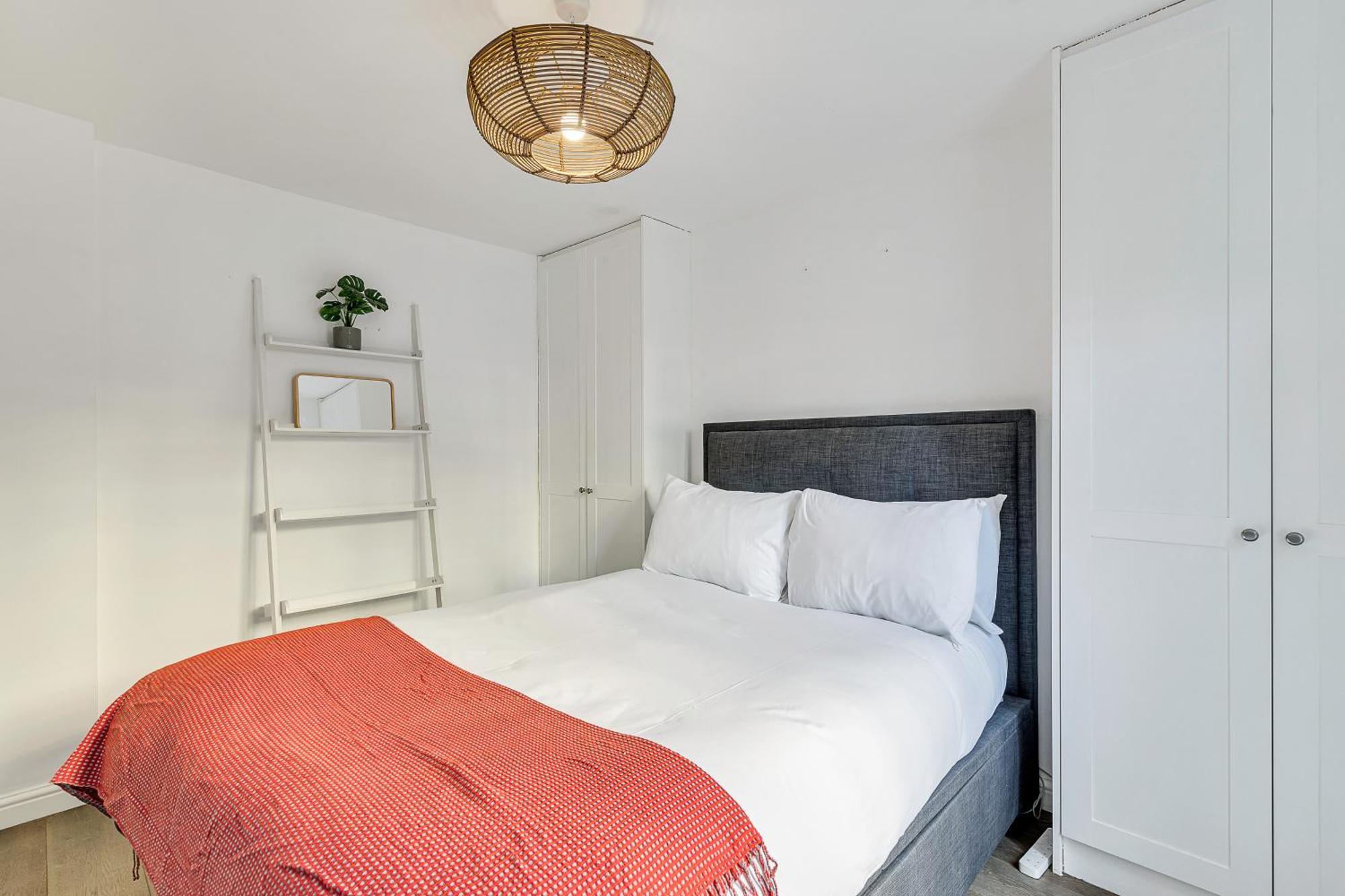 Clapham Oasis: 1 Bedroom, Sauna, Garden Retreat *