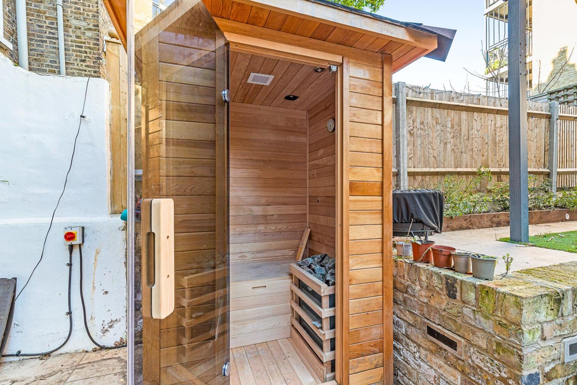 Clapham Oasis: 1 Bedroom, Sauna, Garden Retreat *